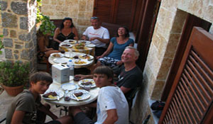 φιλοξενία στα διαμερίσματα sunrise apartments στο παλαίκαστρο